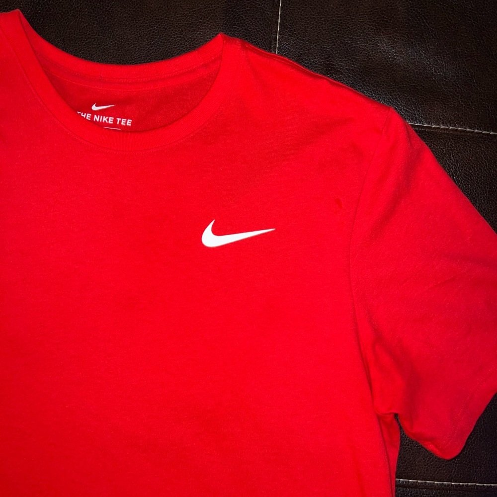 Red Nike shirt . Large men - Picture 4 of 7